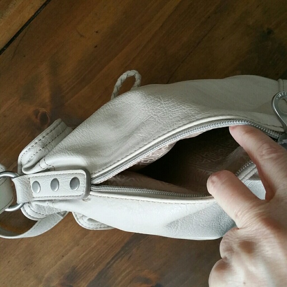 Cream Relic Purse with an Adjustable Strap - Picture 6 of 8